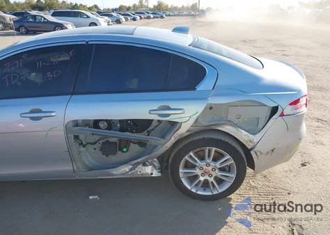 2017 Jaguar Xe 25T Premium z USA, uszkodzony, nr VIN SAJAD4BG5HA973831